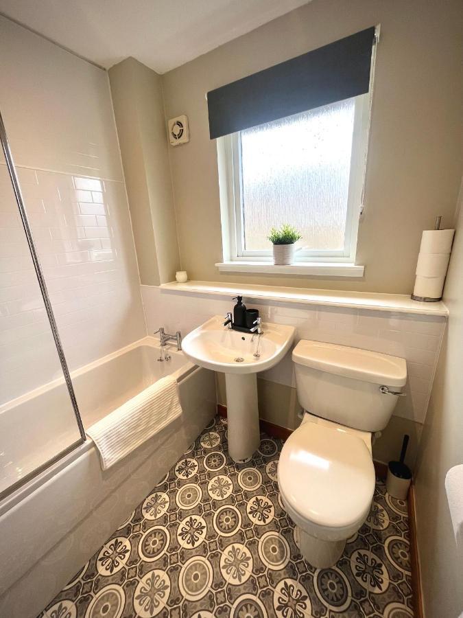 Comfortable, Modern Apartment With Parking. Inverness. Εξωτερικό φωτογραφία